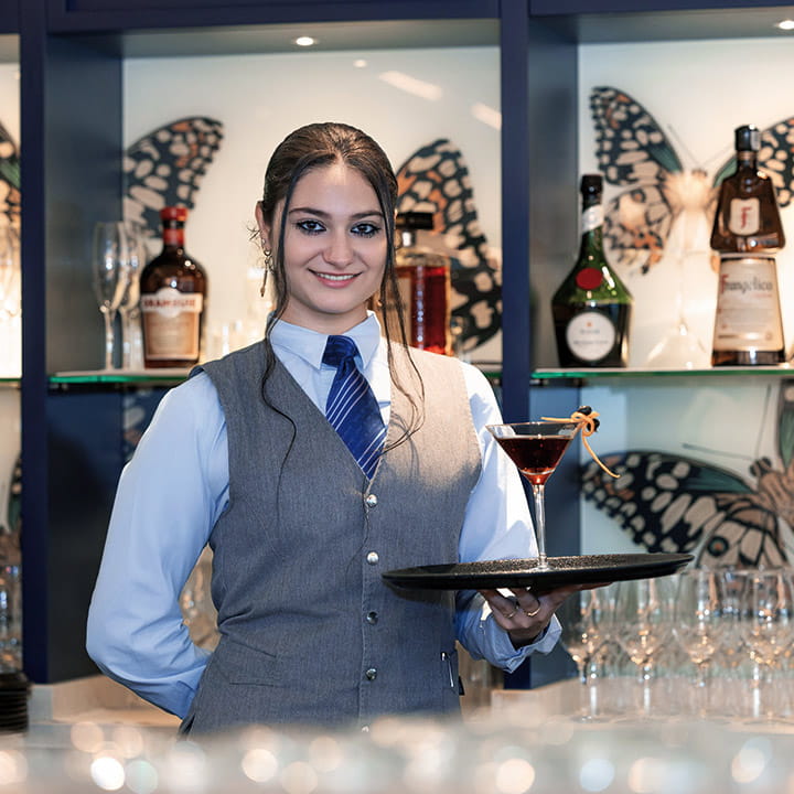 Enjoy friendly service in Bar Lorelei Lounge aboard Spirit of the Rhine Enjoy friendly service in Bar Lorelei Lounge aboard Spirit of the Rhine